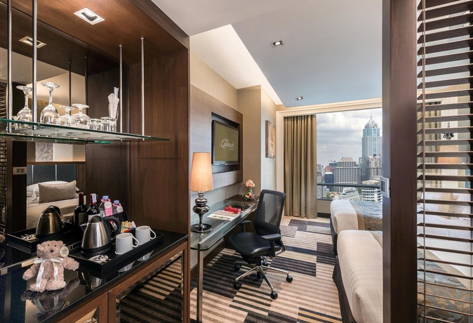 Imagen de la habitación del Hotel The Landmark Bangkok - Sha Extra Plus. Foto 9