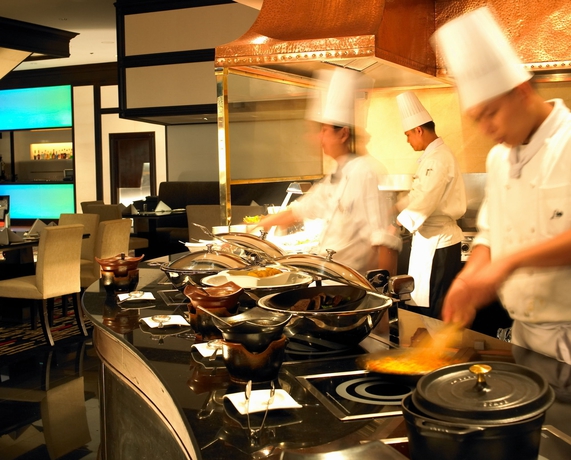 Imagen del bar/restaurante del Hotel The Landmark Bangkok - Sha Extra Plus. Foto 2
