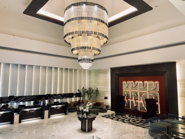 Imagen del bar/restaurante del Hotel The Landmark, Kanpur. Foto 2
