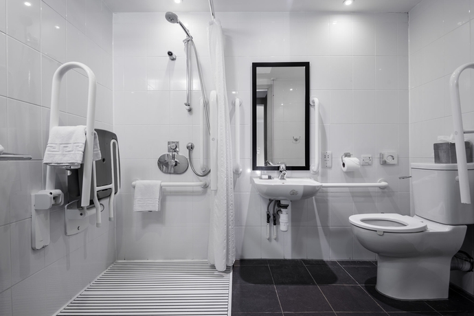 Imagen de la habitación del Hotel The Landmark and Leisure Club. Foto 6