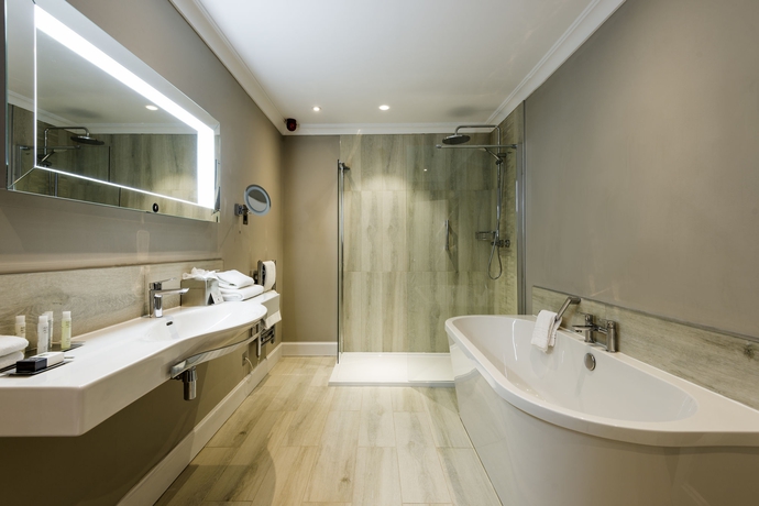 Imagen de la habitación del Hotel The Landmark and Leisure Club. Foto 7