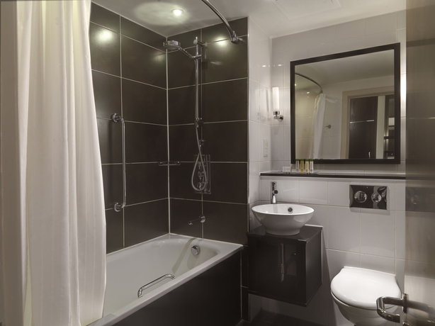 Imagen de la habitación del Hotel The Landmark and Leisure Club. Foto 9