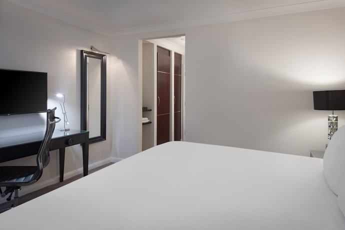 Imagen de la habitación del Hotel The Landmark and Leisure Club. Foto 12