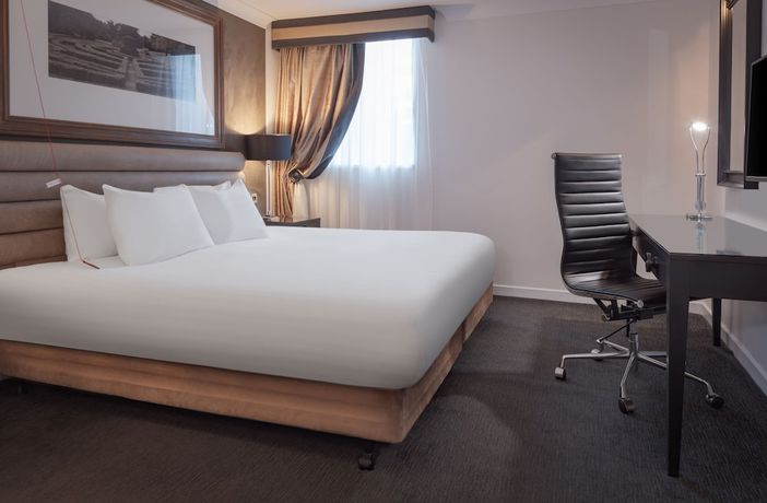 Imagen de la habitación del Hotel The Landmark and Leisure Club. Foto 15