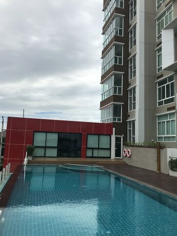 Imagen de la piscina del Hotel The Landscape Condo Rayong by Jeab. Foto 18