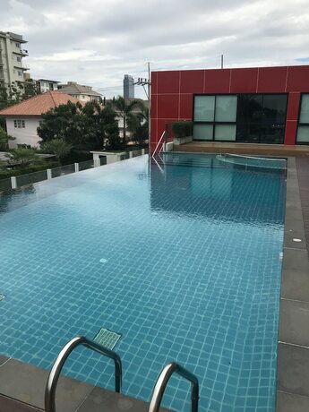 Imagen de la piscina del Hotel The Landscape Condo Rayong by Jeab. Foto 19