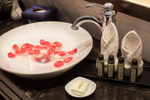 Imagen de la habitación del Hotel The Lapis. Foto 6