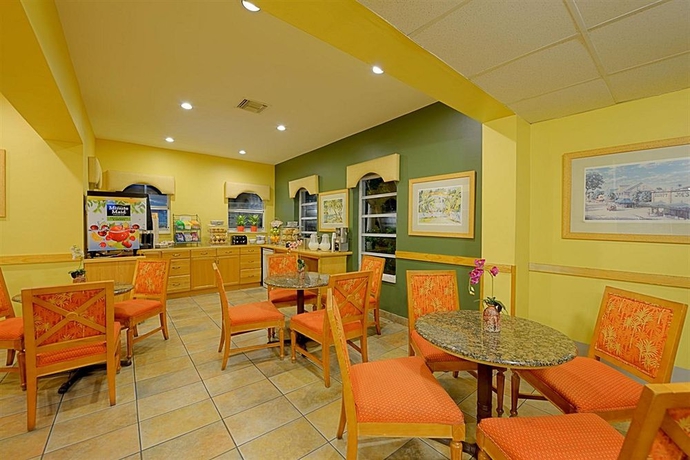 Imagen del bar/restaurante del Hotel The Laureate Key West. Foto 4