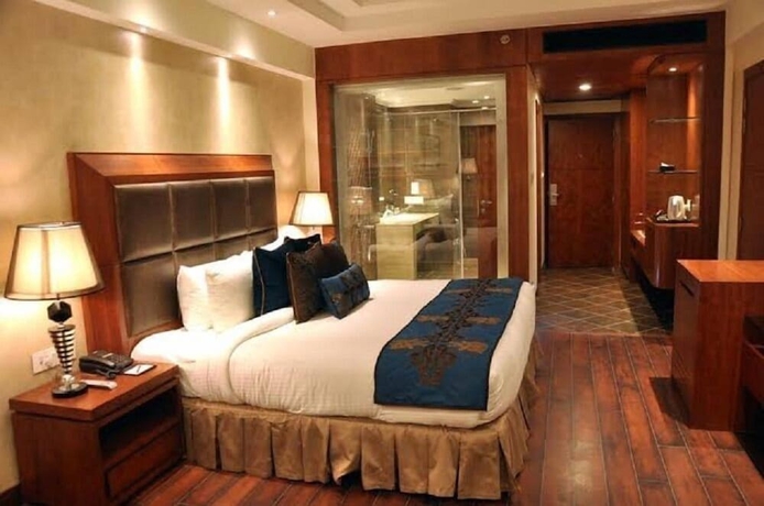 Imagen de la habitación del Hotel The Laurent and Banon Resorts. Foto 2