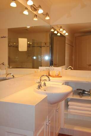 Imagen de la habitación del Hotel The Lawson Riverside Suites. Foto 29