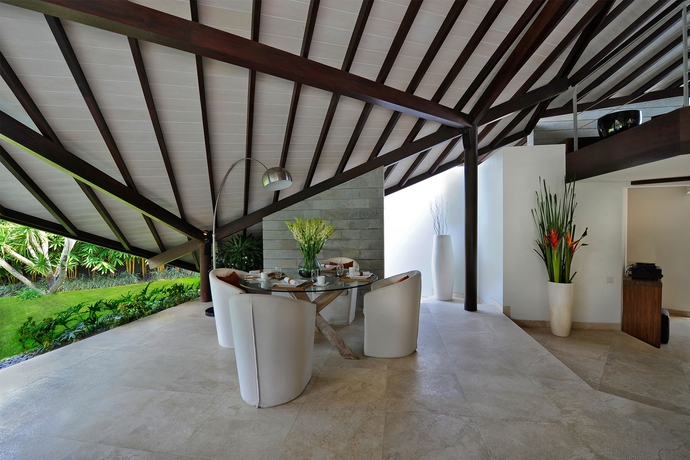 Imagen del bar/restaurante del Hotel The Layar - Designer Villas and Spa. Foto 3