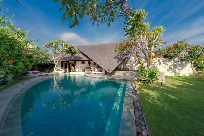 Imagen de la piscina del Hotel The Layar - Designer Villas and Spa. Foto 15
