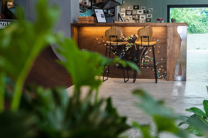 Imagen de los interiores del Hotel The Leaf Inn. Foto 16