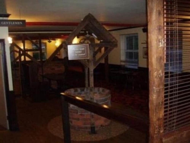 Imagen del bar/restaurante del Hotel The Leaking Well. Foto 6