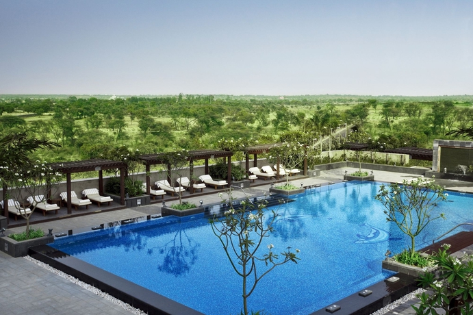 Imagen de la piscina del Hotel The Leela Ambience Gurugram and Residences. Foto 16