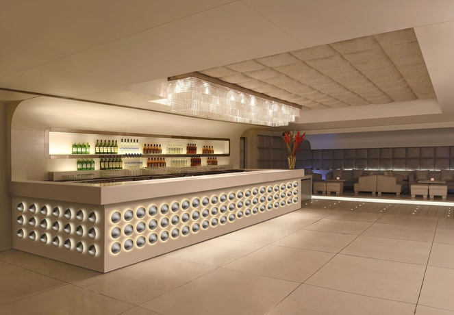 Imagen del bar/restaurante del Hotel The Leela Ambience Gurugram and Residences. Foto 5