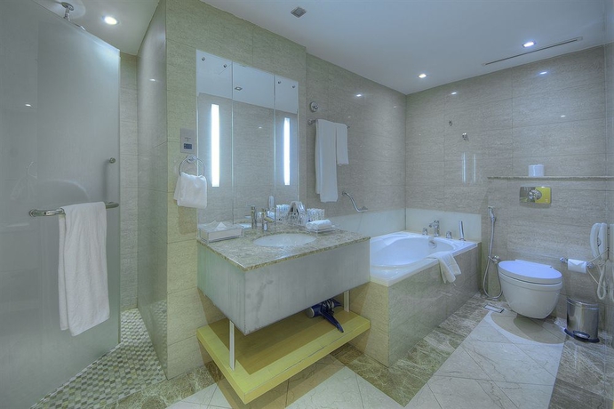 Imagen de la habitación del Hotel The Leela. Foto 7