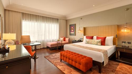 Imagen de la habitación del Hotel The Leela Hyderabad. Foto 15