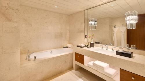 Imagen general del Hotel The Leela Hyderabad. Foto 9