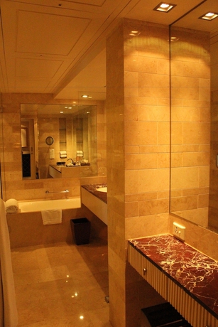 Imagen de la habitación del Hotel The Leela Mumbai. Foto 16