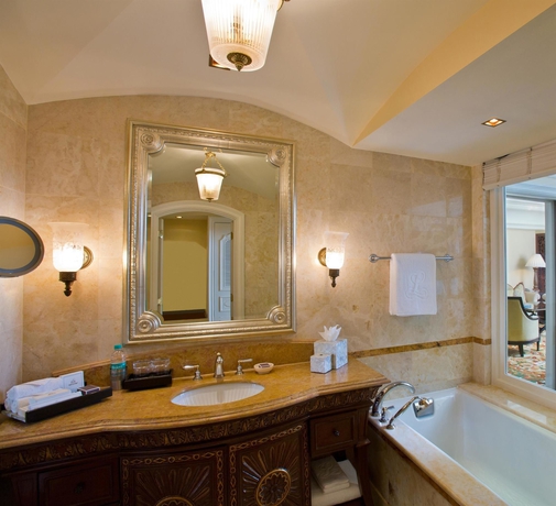 Imagen de la habitación del Hotel The Leela Palace Bengaluru. Foto 10