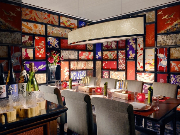 Imagen del bar/restaurante del Hotel The Leela Palace New Delhi. Foto 2