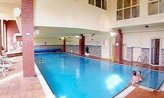 Imagen de la piscina del Hotel The Legacy Chesterfield Hotel. Foto 12