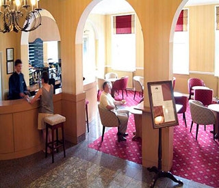 Imagen de los interiores del Hotel The Legacy Chesterfield Hotel. Foto 9