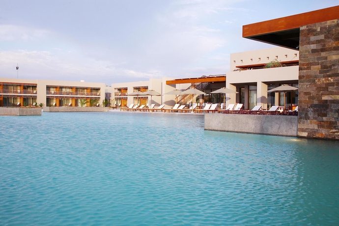 Imagen de la piscina del Hotel The Legend Paracas Resort. Foto 13