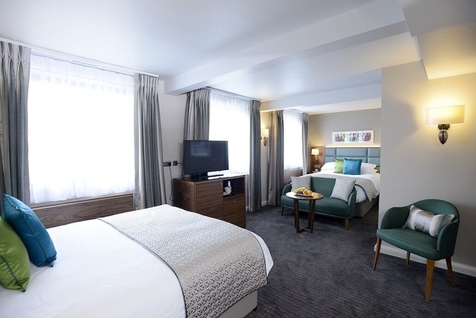 Imagen de la habitación del Hotel The Lensbury Resort. Foto 2