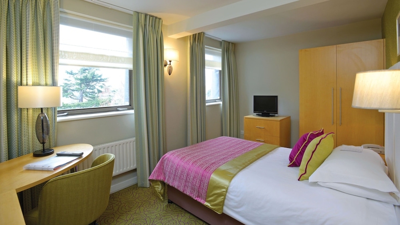 Imagen de la habitación del Hotel The Lensbury Resort. Foto 6