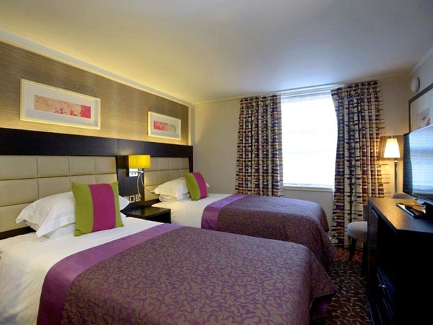 Imagen de la habitación del Hotel The Lensbury Resort. Foto 9