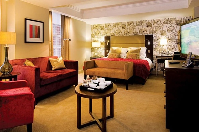 Imagen de la habitación del Hotel The Lensbury Resort. Foto 11