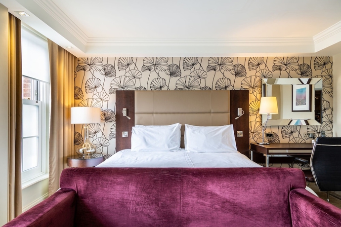 Imagen de la habitación del Hotel The Lensbury Resort. Foto 16