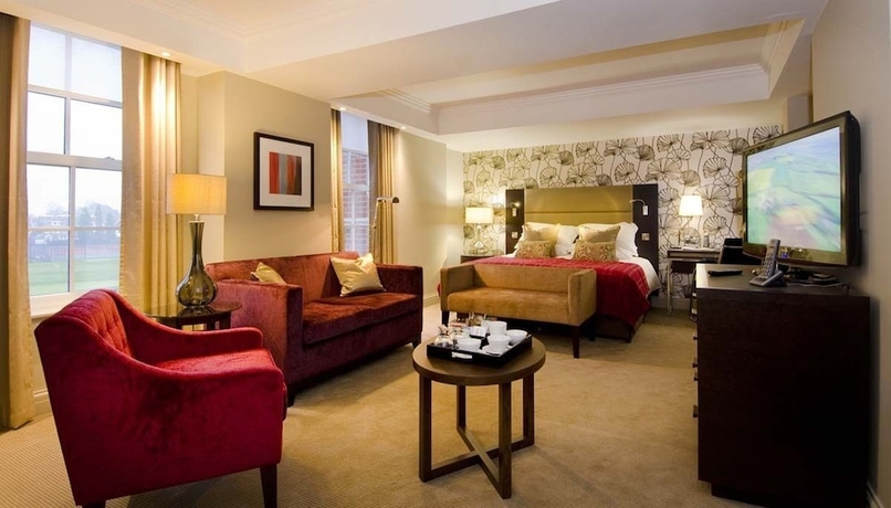 Imagen de la habitación del Hotel The Lensbury Resort. Foto 17
