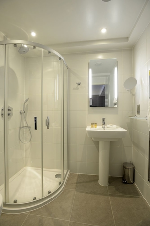 Imagen de la habitación del Hotel The Lensbury Resort. Foto 19