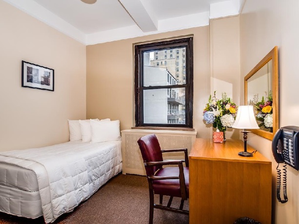 Imagen de la habitación del Hotel The Leo House. Foto 10