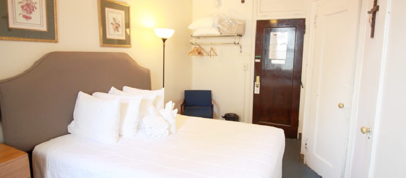 Imagen de la habitación del Hotel The Leo House. Foto 14