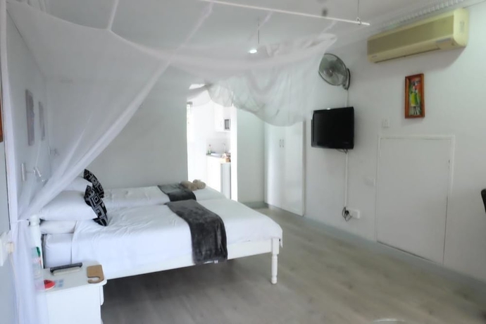 Imagen de la habitación del Hotel The Leslie - Bed and Breakfast. Foto 7