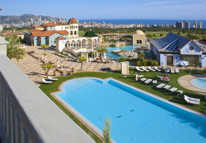 Imagen de la piscina del Hotel The Level At Melia Villaitana. Foto 14