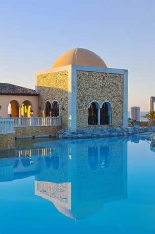 Imagen de la piscina del Hotel The Level At Melia Villaitana. Foto 16