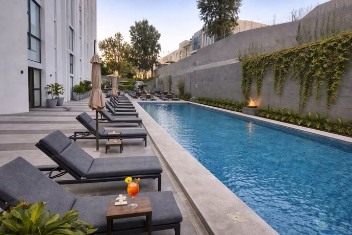 Imagen de la piscina del Hotel The Ligthouse. Foto 16