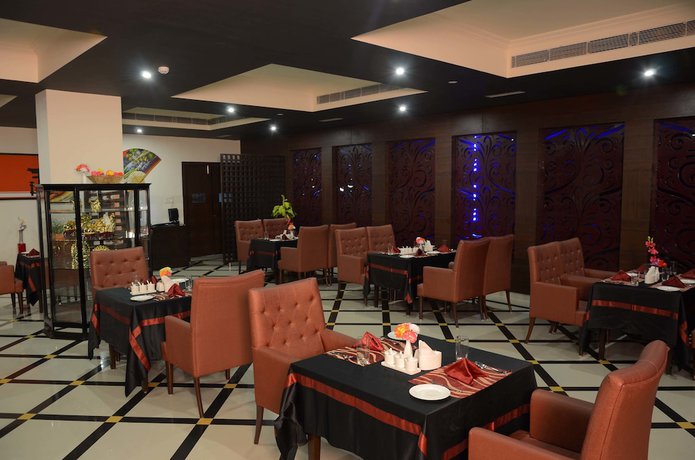 Imagen del bar/restaurante del Hotel The Lily, Dispur. Foto 4