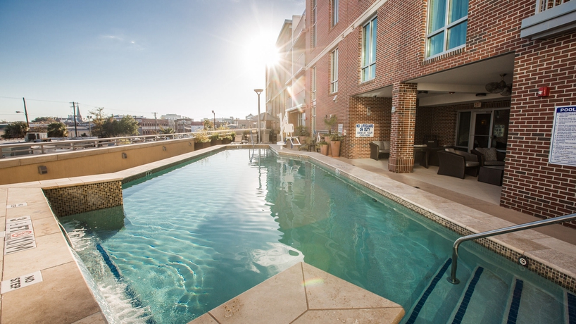 Imagen de la piscina del Hotel The Limited. Foto 16