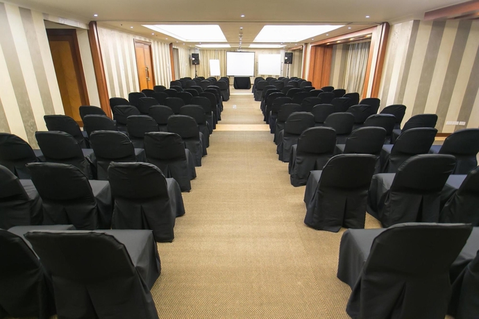 Imagen de los interiores del Hotel The Linden Suites. Foto 4