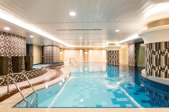 Imagen de la piscina del Hotel The Linden Suites. Foto 14