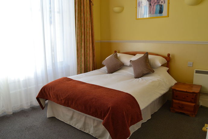 Imagen de la habitación del Hotel The Lindum. Foto 11