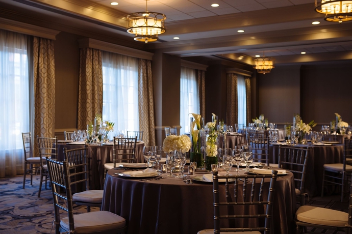 Imagen de los interiores del Hotel The Lindy Renaissance Charleston. Foto 9