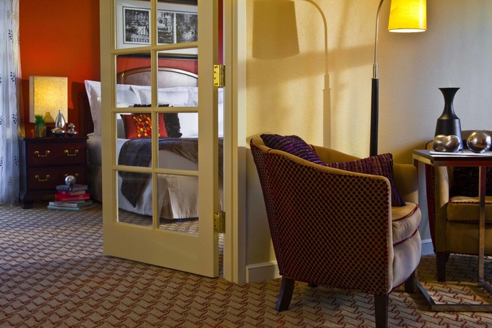 Imagen de la habitación del Hotel The Lindy Renaissance Charleston. Foto 6