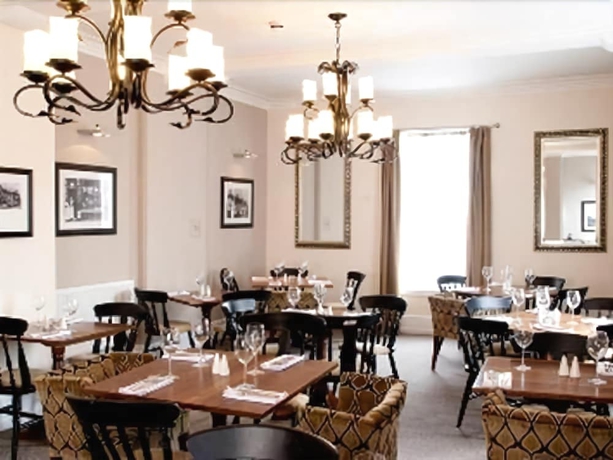 Imagen del bar/restaurante del Hotel The Lion, Brewood. Foto 3
